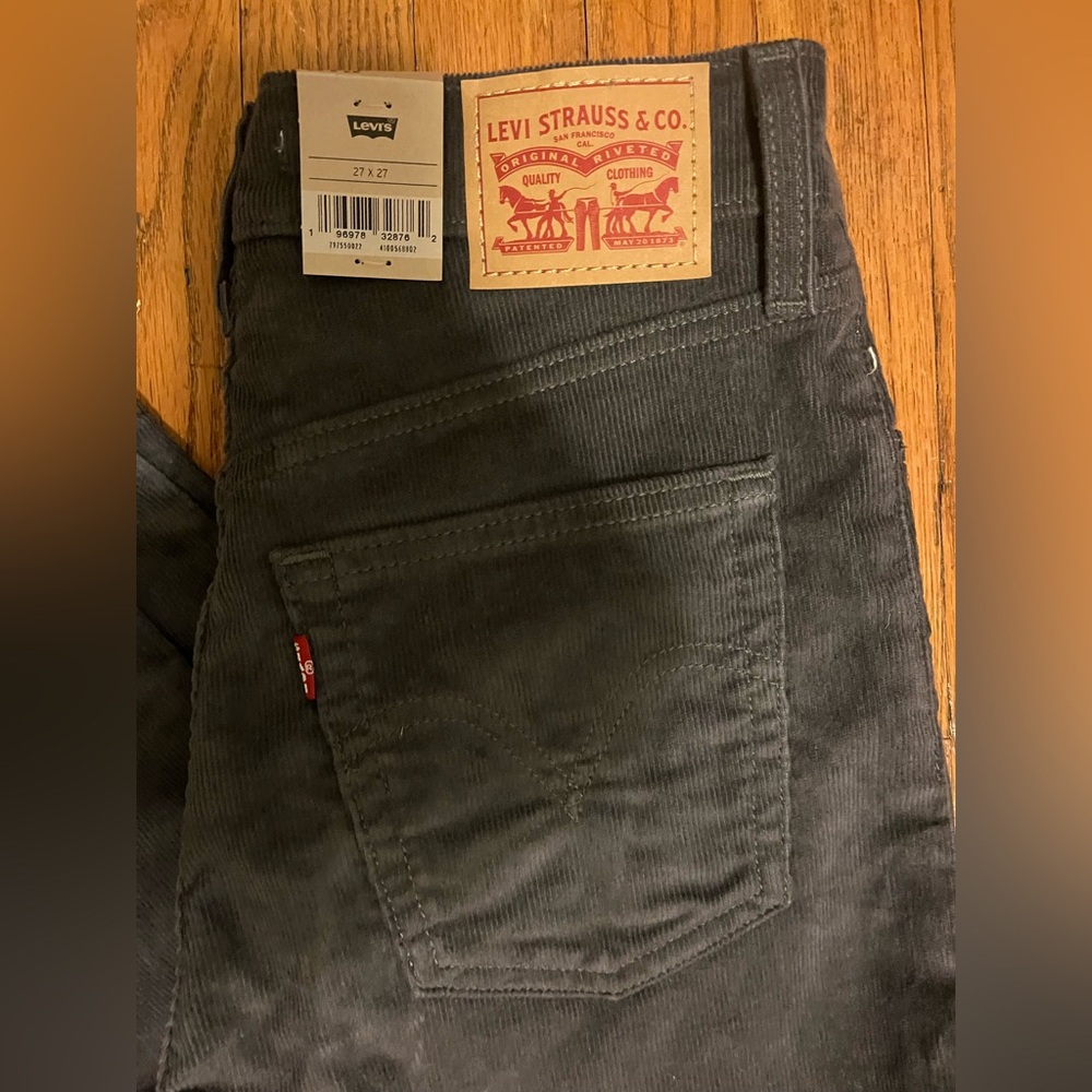 Levi’s rib cage straight ankle corduroy pants